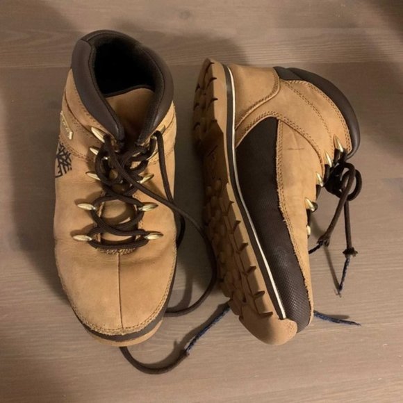 Timberland Tan Leather Boots - Boy’s Size 4 - Picture 5 of 5